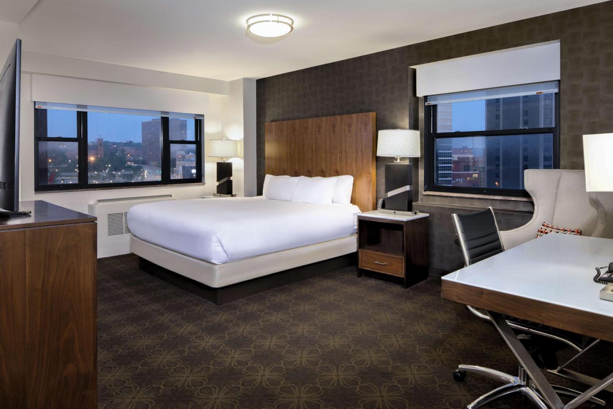 Doubletree By Hilton & Downtown